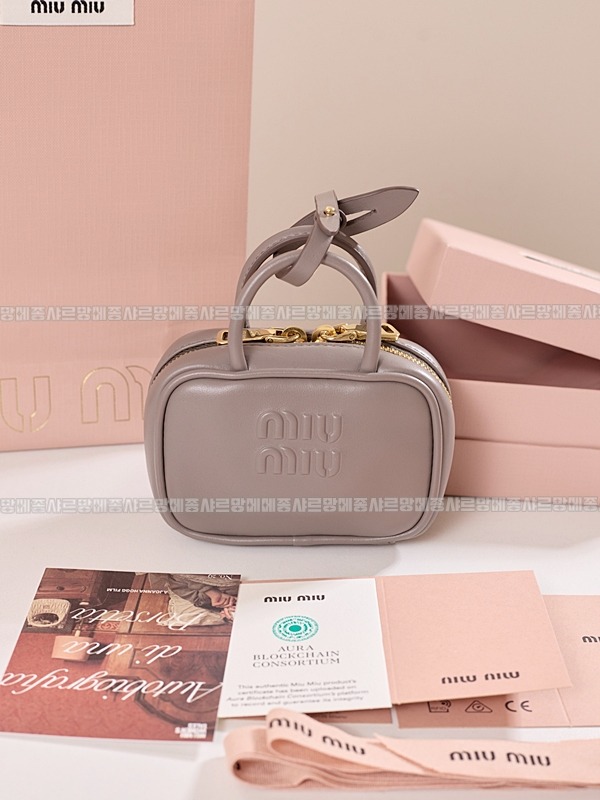 미우미우레더마이크로보백 20260317-140215-029루.jpg