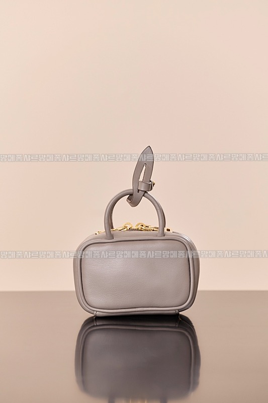 미우미우레더마이크로보백 20260317-140209-003루.jpg