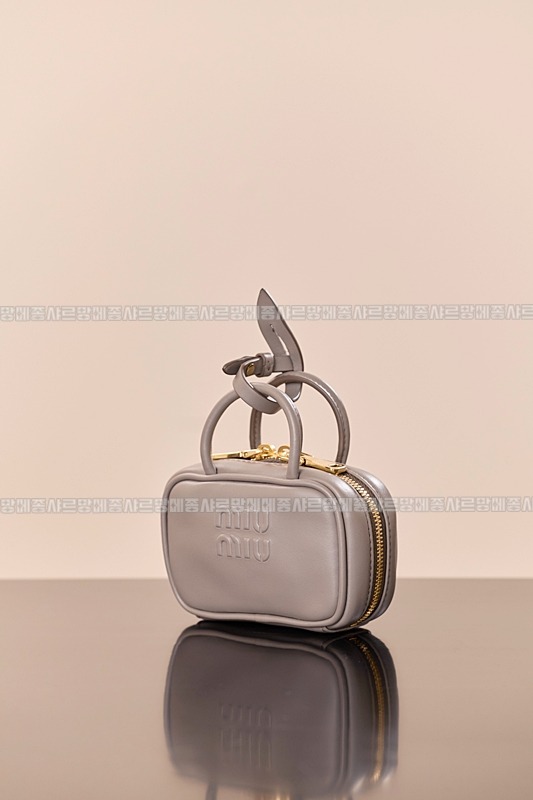 미우미우레더마이크로보백 20260317-140210-008루.jpg