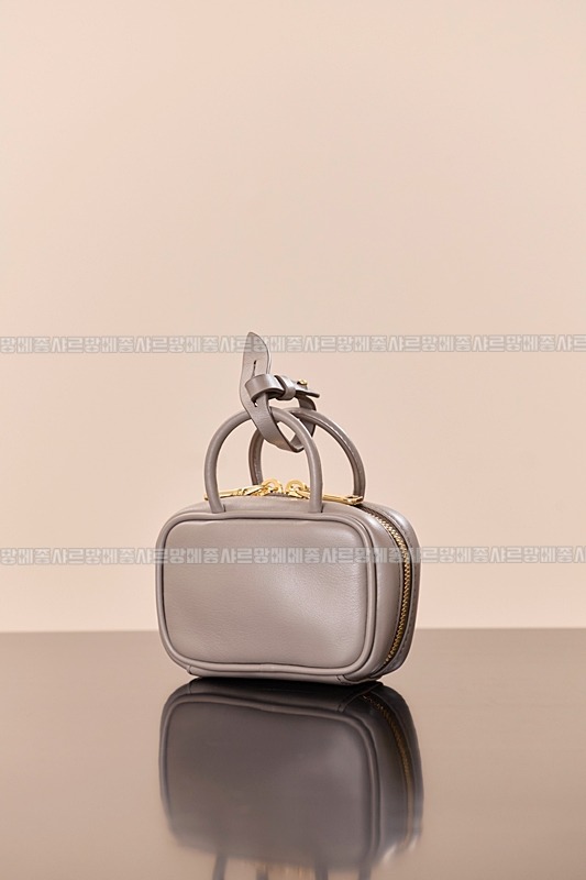 미우미우레더마이크로보백 20260317-140210-006루.jpg