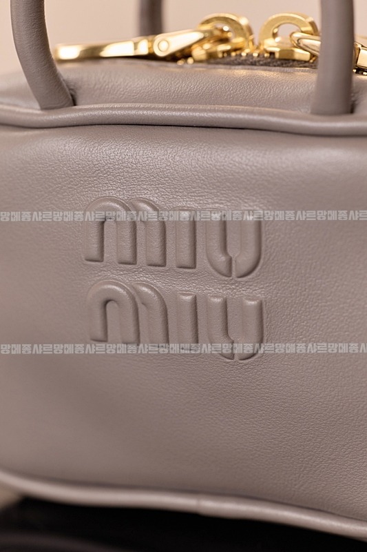 미우미우레더마이크로보백 20260317-140211-011루.jpg