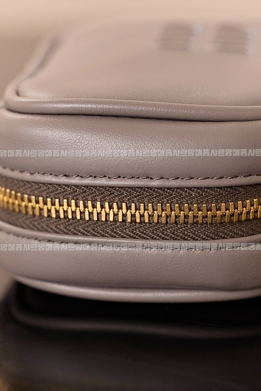 미우미우레더마이크로보백 20260317-140211-015루.jpg