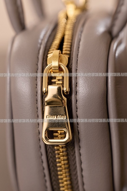 미우미우레더마이크로보백 20260317-140211-014루.jpg