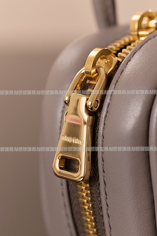 미우미우레더마이크로보백 20260317-140211-013루.jpg