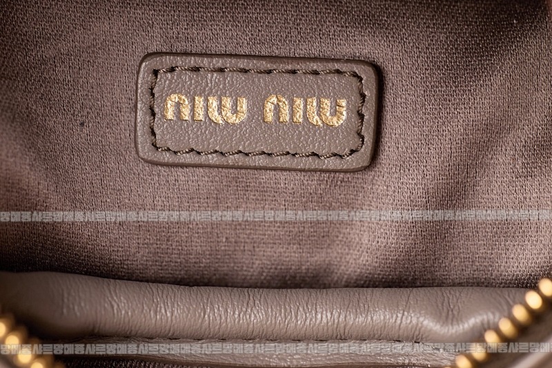 미우미우레더마이크로보백 20260317-140212-017루.jpg