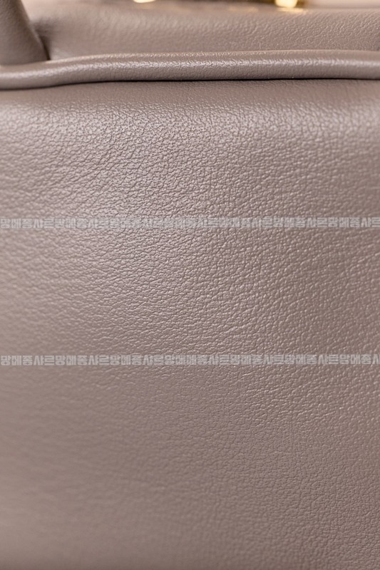 미우미우레더마이크로보백 20260317-140212-018루.jpg