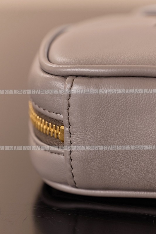 미우미우레더마이크로보백 20260317-140213-020루.jpg