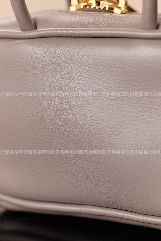 미우미우레더마이크로보백 20260317-140212-019루.jpg