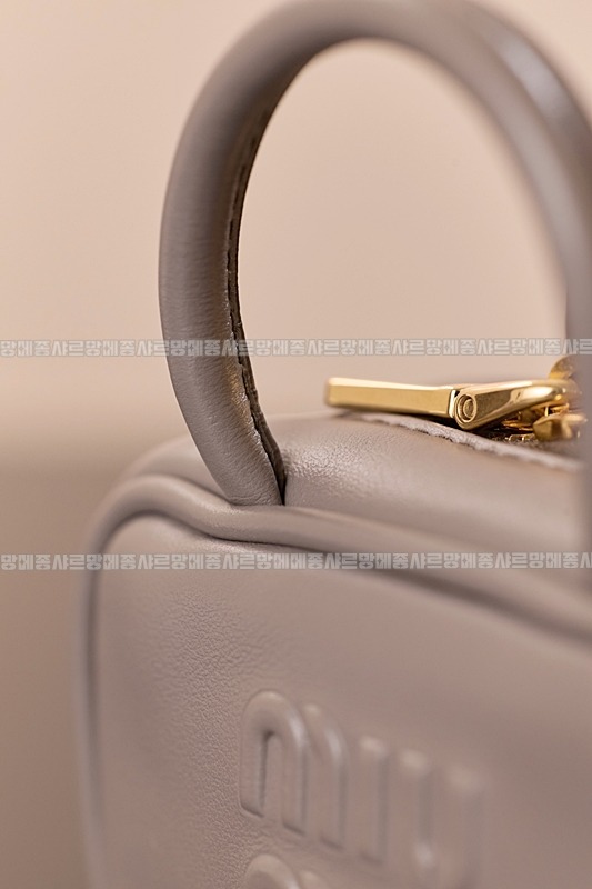 미우미우레더마이크로보백 20260317-140213-022루.jpg