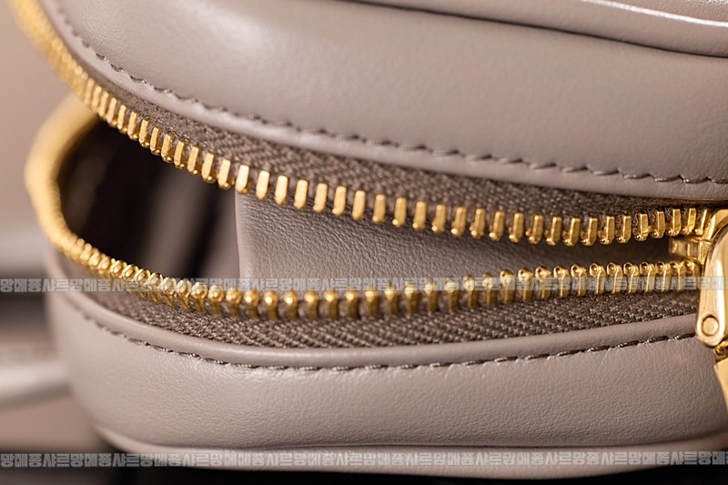 미우미우레더마이크로보백 20260317-140214-024루.jpg