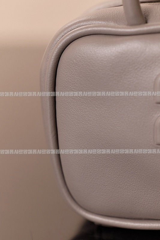 미우미우레더마이크로보백 20260317-140213-023루.jpg