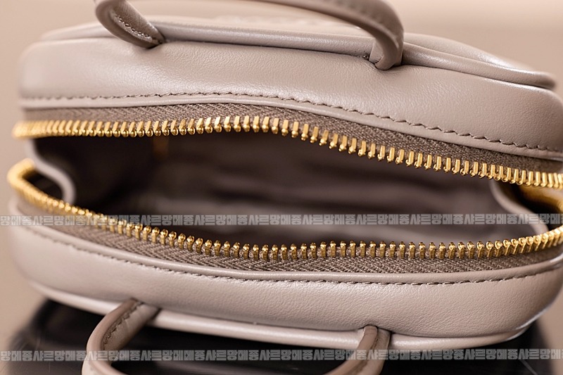 미우미우레더마이크로보백 20260317-140214-025루.jpg