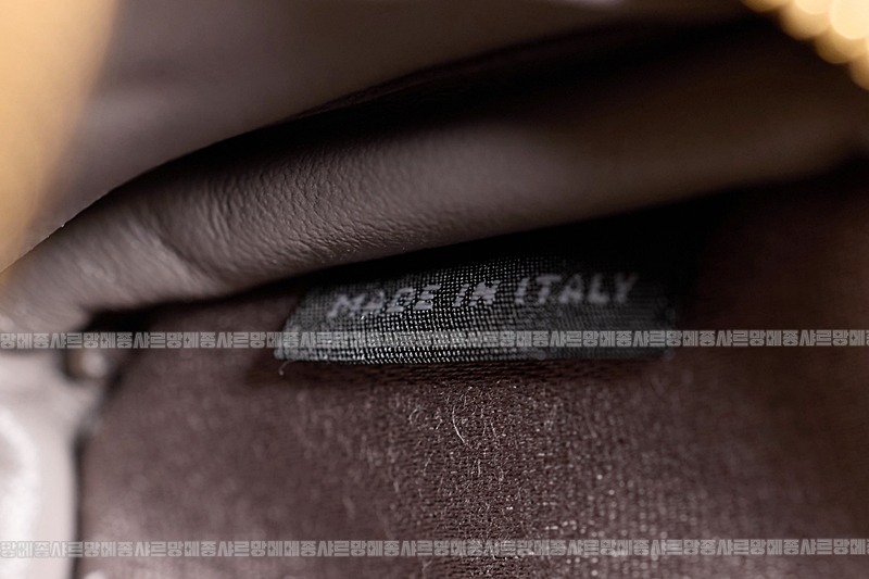 미우미우레더마이크로보백 20260317-140214-026루.jpg