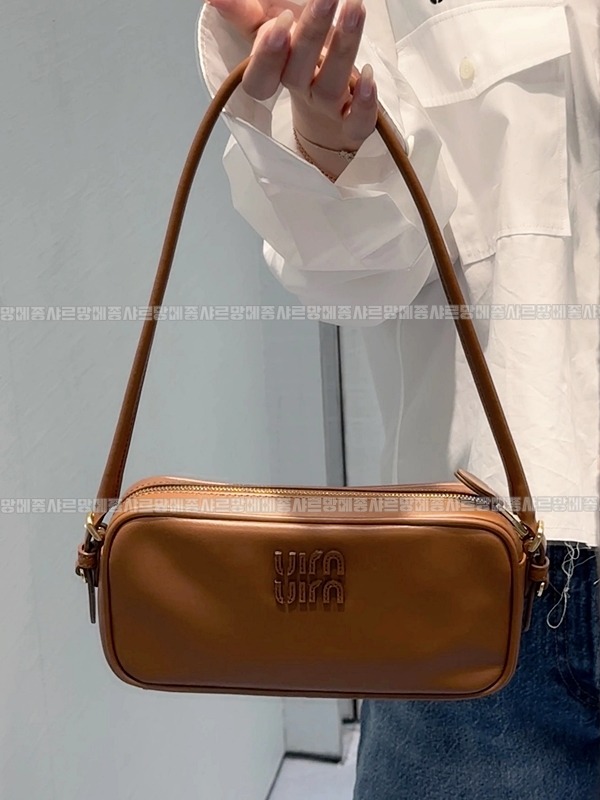 미우미우소프트파우치미니백 20260317-144835-023루.jpg