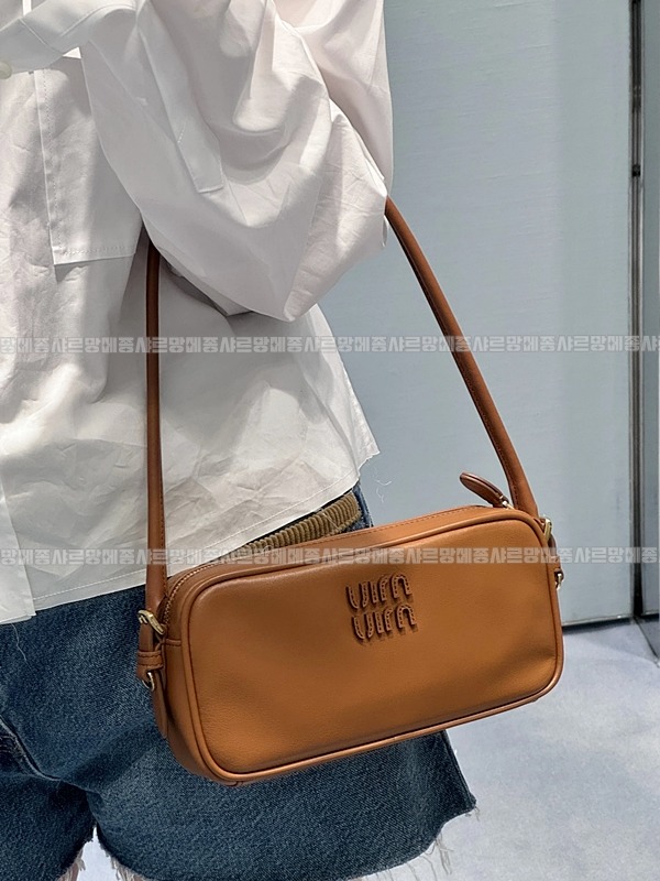 미우미우소프트파우치미니백 20260317-144835-024루.jpg