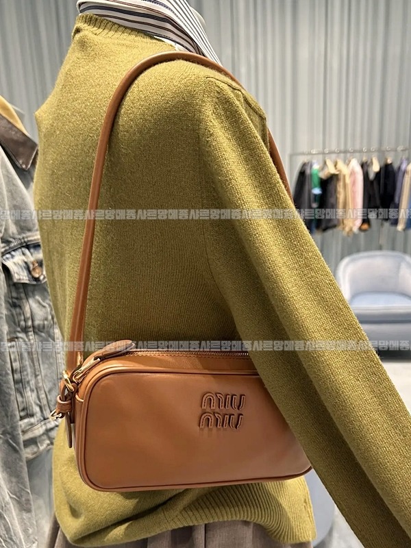 미우미우소프트파우치미니백 20260317-144835-025루.jpg