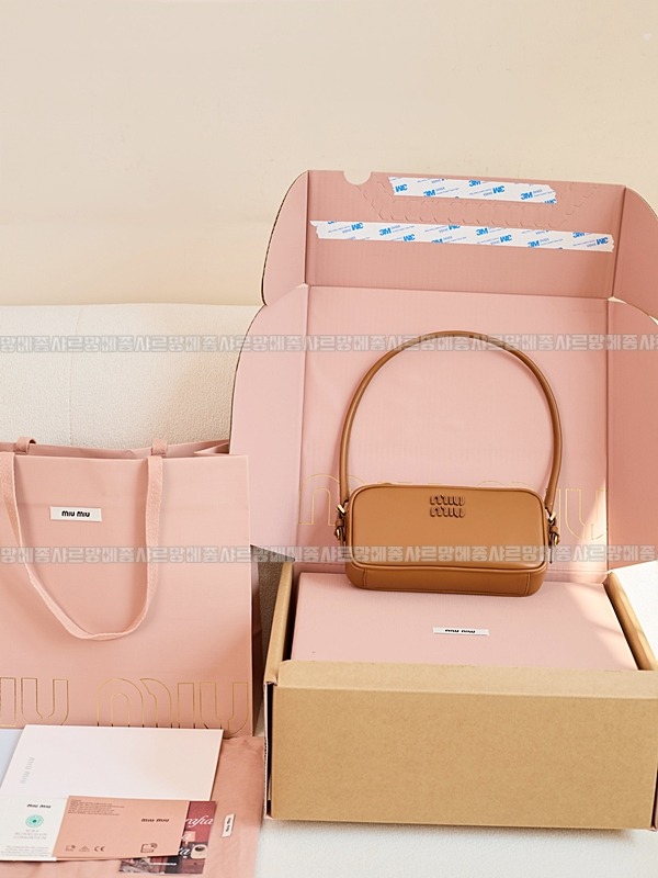 미우미우소프트파우치미니백 20260317-144835-026루.jpg