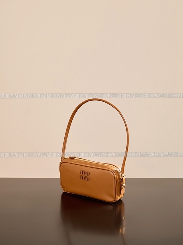 미우미우소프트파우치미니백 20260317-144831-003루.jpg