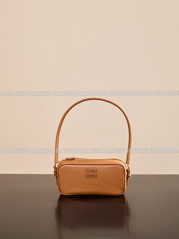 미우미우소프트파우치미니백 20260317-144831-001루.jpg