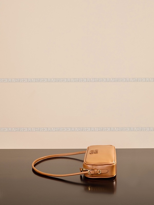 미우미우소프트파우치미니백 20260317-144832-006루.jpg