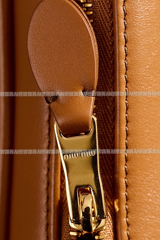 미우미우소프트파우치미니백 20260317-144832-010루.jpg