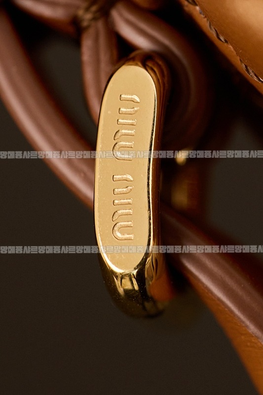 미우미우소프트파우치미니백 20260317-144833-012루.jpg