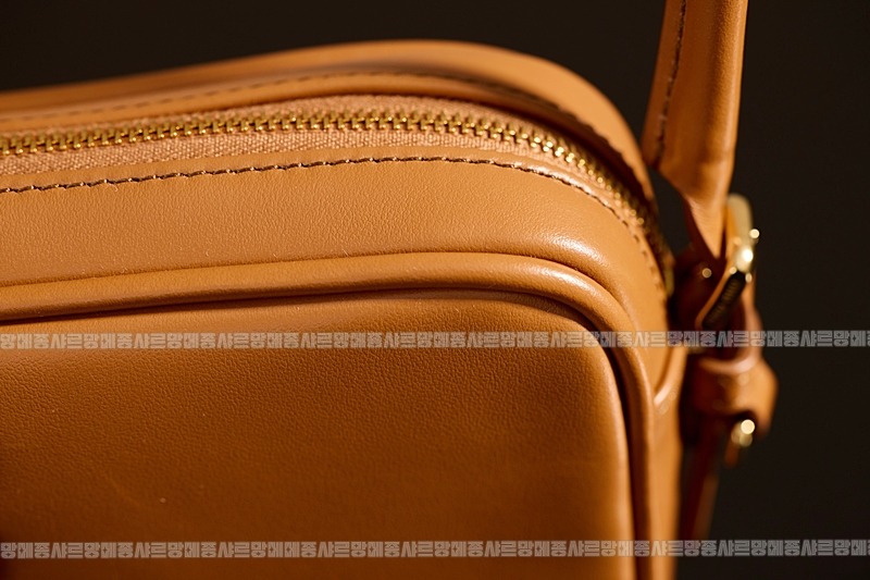 미우미우소프트파우치미니백 20260317-144833-014루.jpg