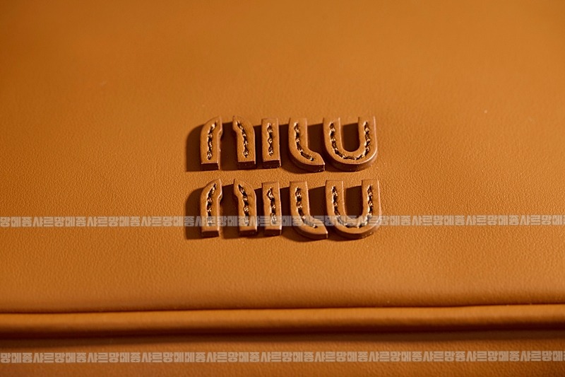 미우미우소프트파우치미니백 20260317-144834-019루.jpg