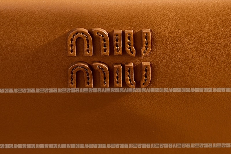 미우미우소프트파우치미니백 20260317-144835-022루.jpg