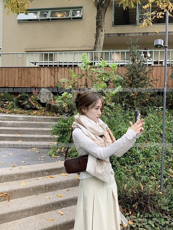 미우미우소프트파우치미니백 20260317-150911-023루.jpg