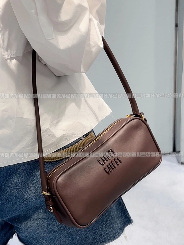 미우미우소프트파우치미니백 20260317-150911-021루.jpg