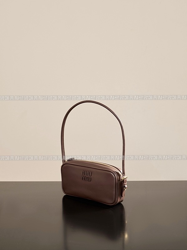 미우미우소프트파우치미니백 20260317-150909-004루.jpg