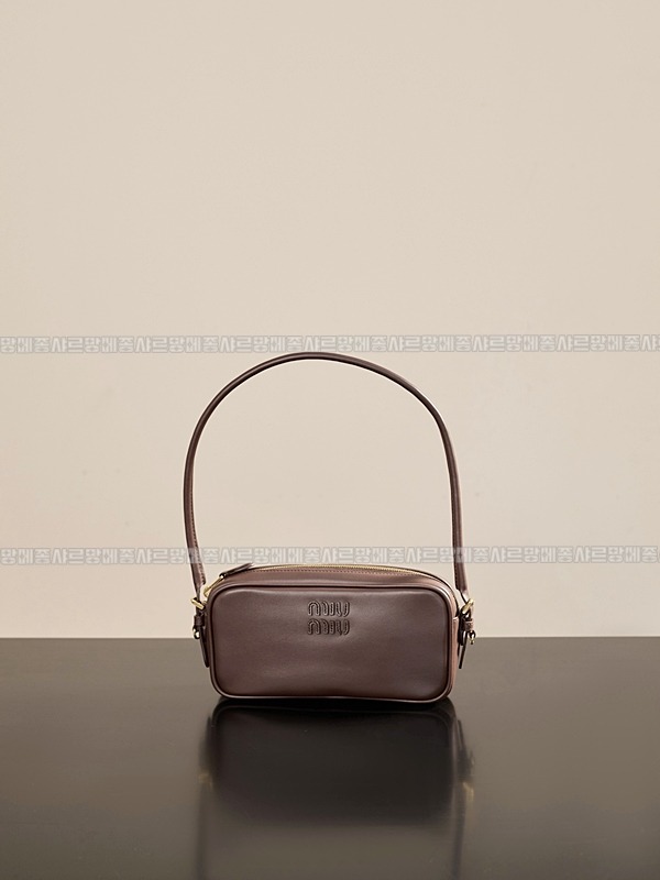 미우미우소프트파우치미니백 20260317-150909-003루.jpg