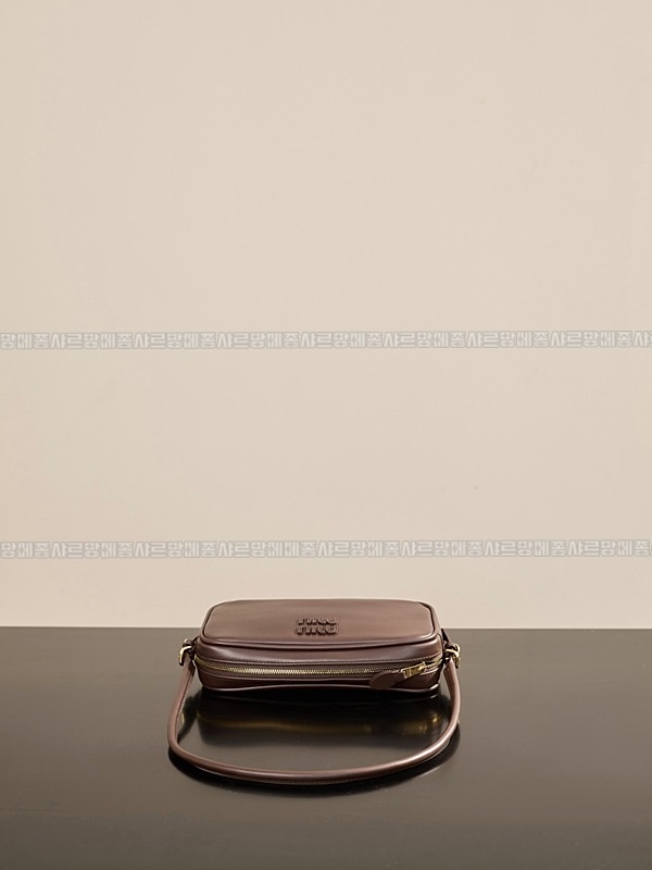 미우미우소프트파우치미니백 20260317-150909-009루.jpg