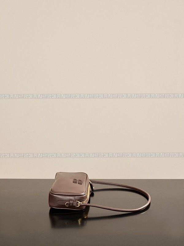 미우미우소프트파우치미니백 20260317-150909-008루.jpg