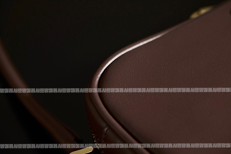 미우미우소프트파우치미니백 20260317-150910-012루.jpg