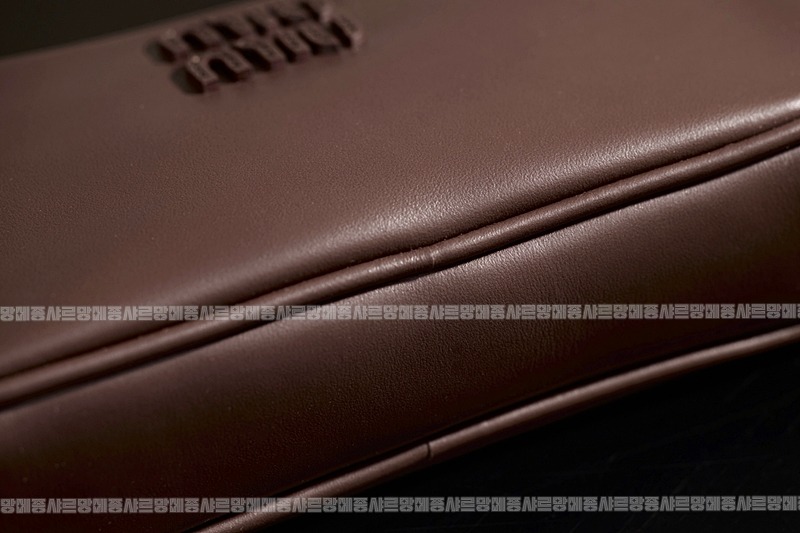 미우미우소프트파우치미니백 20260317-150910-013루.jpg