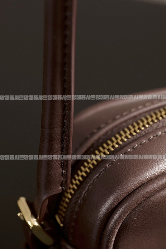 미우미우소프트파우치미니백 20260317-150910-015루.jpg