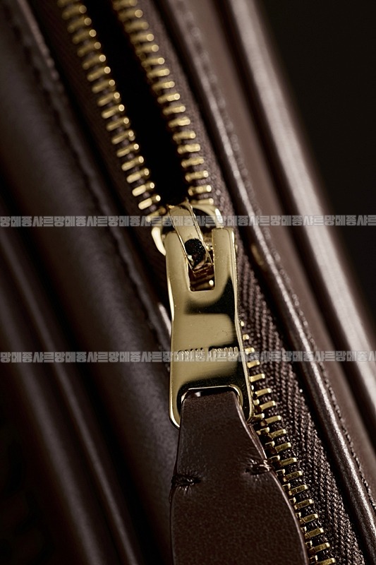 미우미우소프트파우치미니백 20260317-150911-017루.jpg