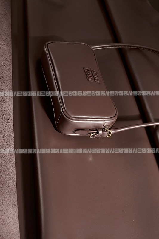 미우미우소프트파우치미니백 20260317-150912-028루.jpg