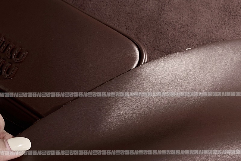 미우미우소프트파우치미니백 20260317-150912-027루.jpg