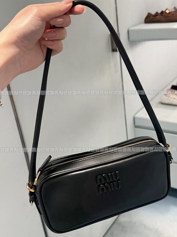 미우미우소프트파우치미니백 20260317-151244-024루.jpg