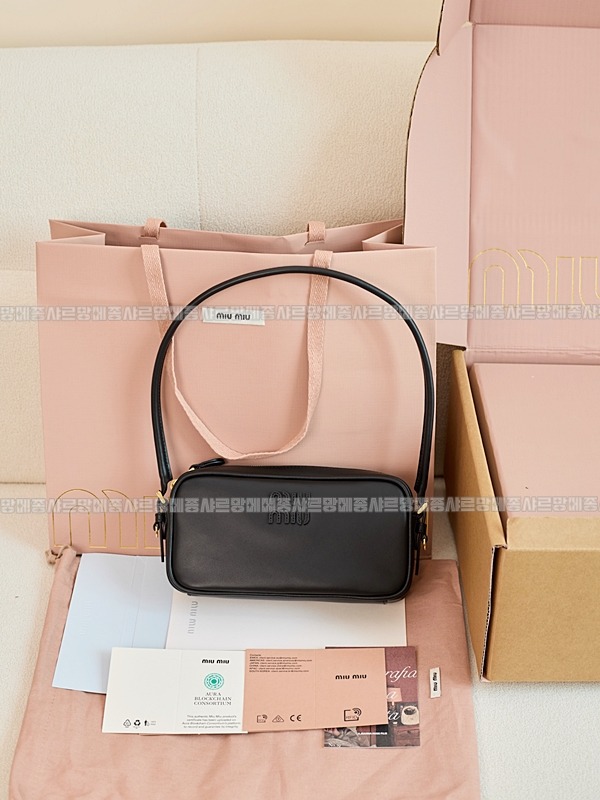 미우미우소프트파우치미니백 20260317-151244-023루.jpg