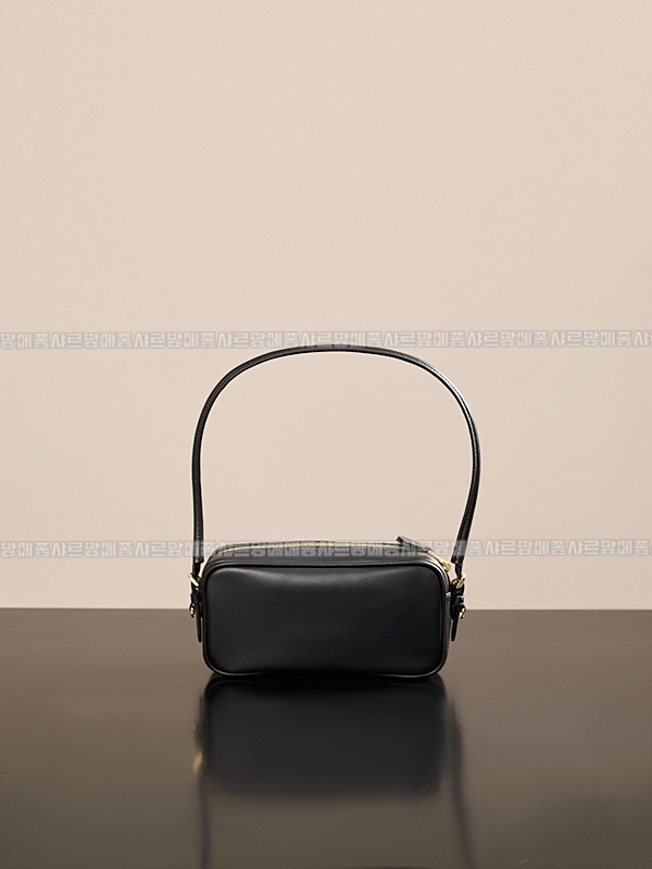 미우미우소프트파우치미니백 20260317-151240-001루.jpg