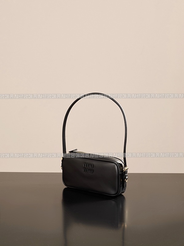 미우미우소프트파우치미니백 20260317-151241-004루.jpg