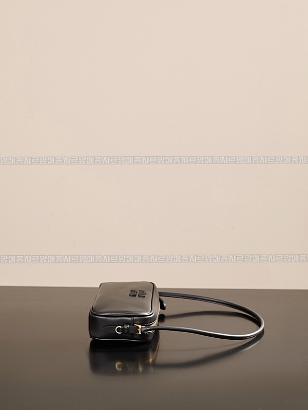 미우미우소프트파우치미니백 20260317-151241-007루.jpg