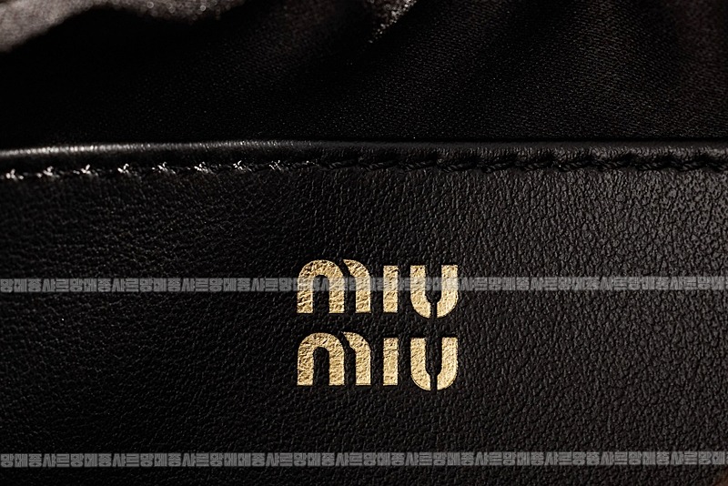 미우미우소프트파우치미니백 20260317-151243-015루.jpg