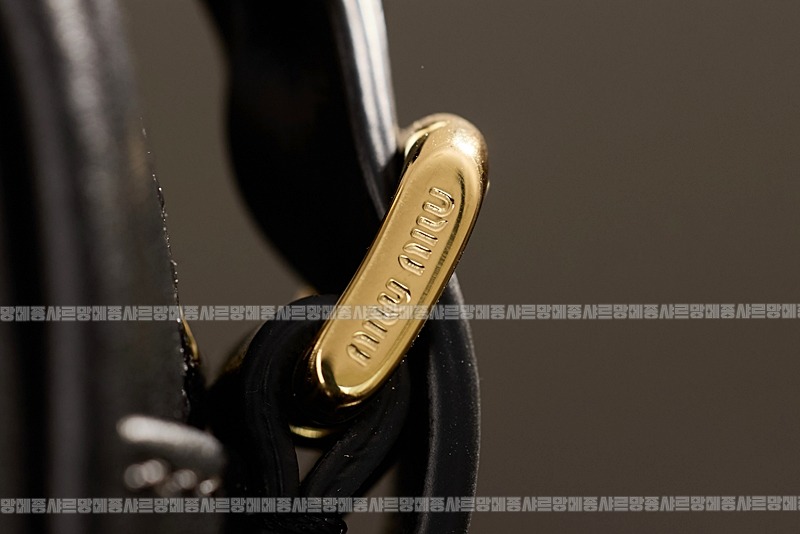 미우미우소프트파우치미니백 20260317-151243-019루.jpg