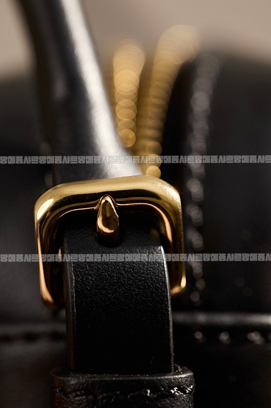 미우미우소프트파우치미니백 20260317-151244-021루.jpg