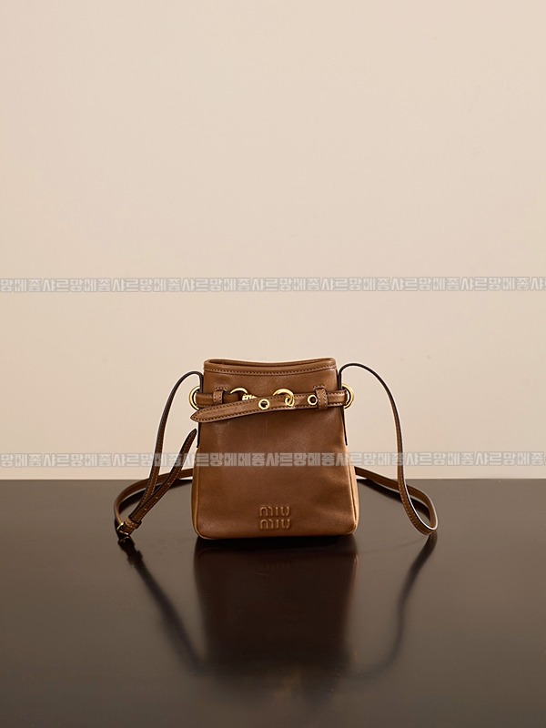 미우미우나파가죽파우치크로스백 20260317-154717-001루.jpg